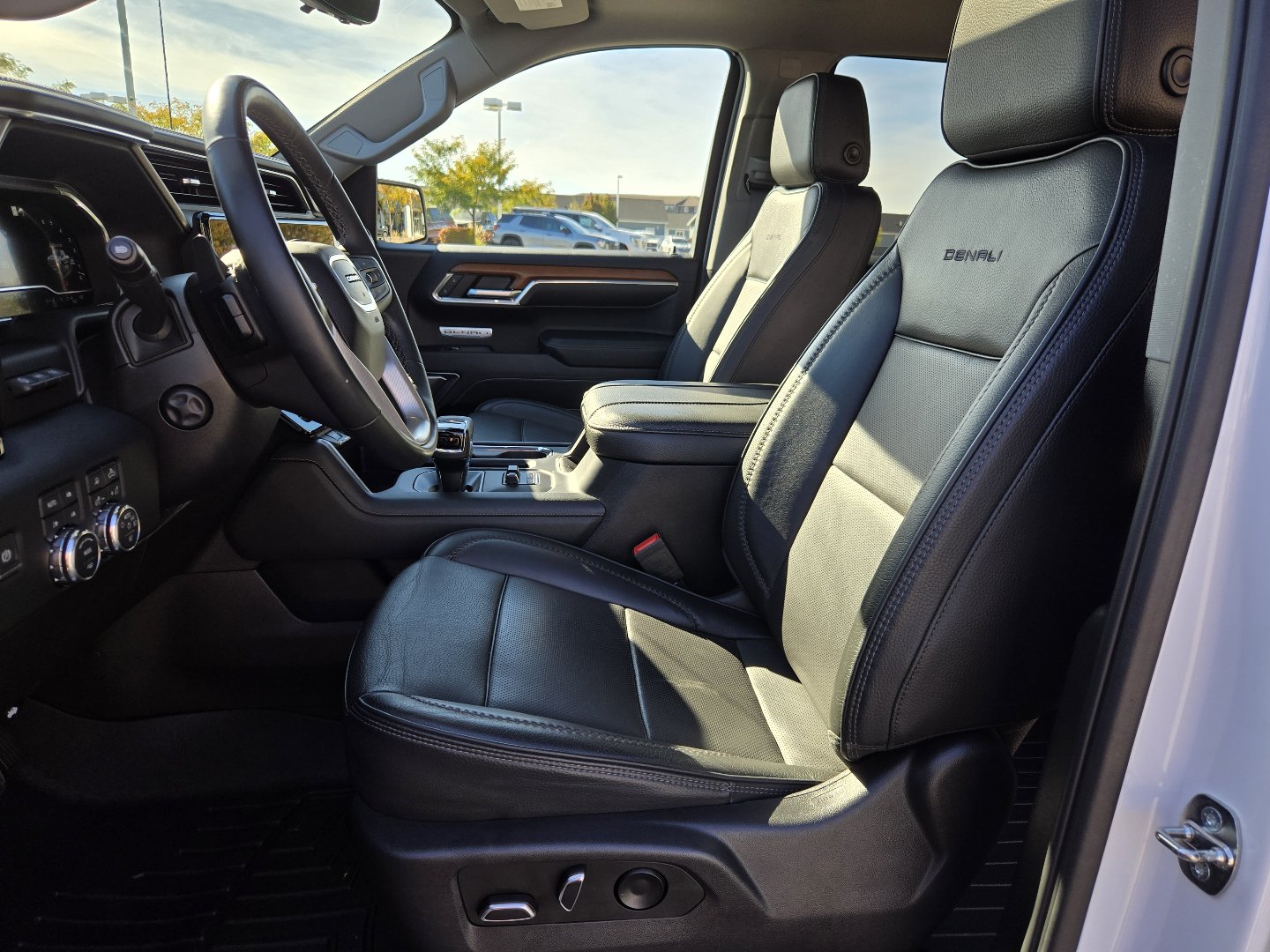 Used 2023 GMC Sierra 1500 Denali w/ Denali Reserve Package AWD/4WD image 4