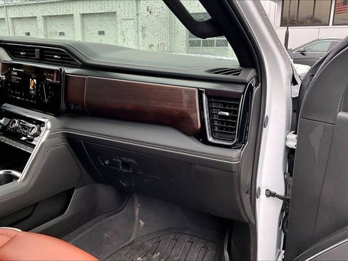 Used 2025 GMC Sierra 2500 Denali Ultimate image 13