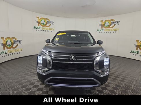 Used 2025 Mitsubishi Outlander SE AWD/4WD image 3