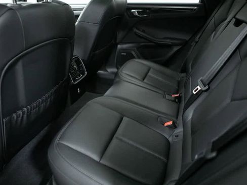 Certified 2022 Porsche Macan image 27