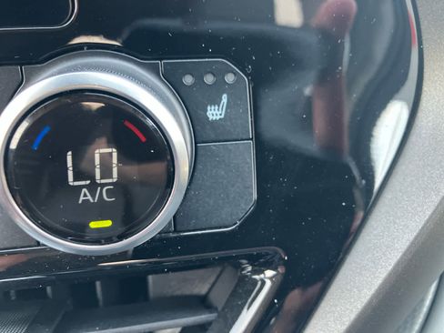 Used 2023 Toyota Highlander XLE AWD/4WD image 26