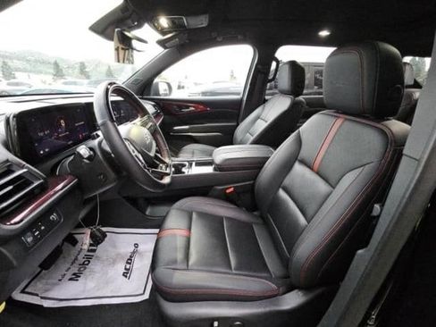 Used 2024 Chevrolet Traverse RS image 8