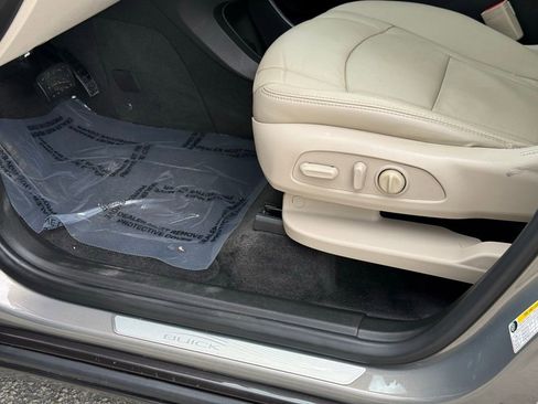 Used 2019 Buick Enclave Essence FWD image 28