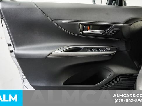 Used 2022 Toyota Venza XLE image 46