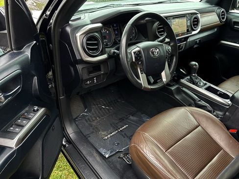 Used 2016 Toyota Tacoma Limited image 7