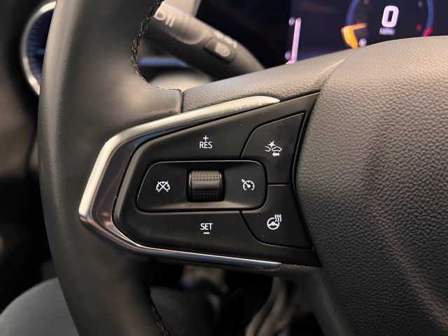 Used 2025 Chevrolet Trax LT w/ LT Convenience Package FWD image 19