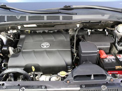 Used 2013 Toyota Sienna XLE FWD image 36