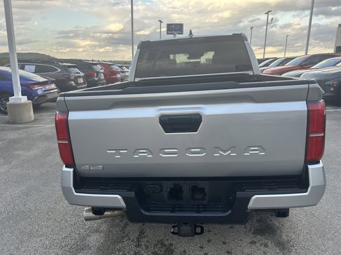 Used 2025 Toyota Tacoma SR5 AWD/4WD image 16