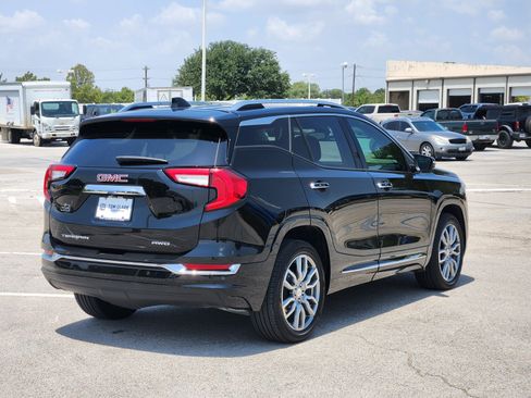 Used 2024 GMC Terrain Denali w/ Denali Premium Package AWD/4WD image 5