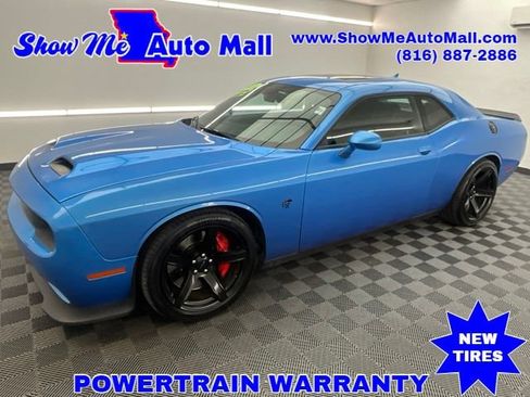 Used 2016 Dodge Challenger SRT Hellcat RWD image 1