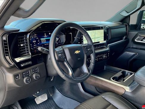 Used 2025 Chevrolet Silverado 2500 High Country w/ High Country Premium Package AWD/4WD image 18