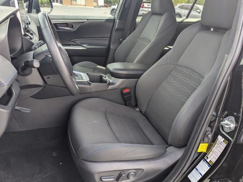 Used 2022 Toyota RAV4 SE w/ Convenience Package AWD/4WD image 30