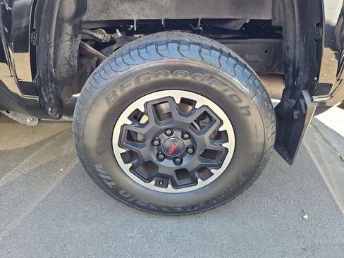Used 2024 Toyota Tacoma SR5 AWD/4WD image 9