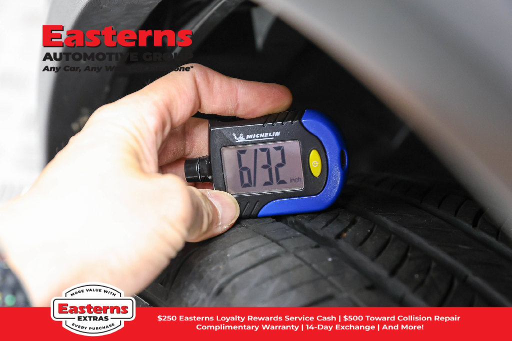 Used 2023 Nissan Rogue S AWD/4WD image 29