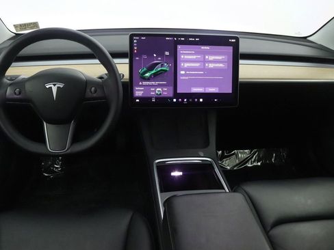 Used 2022 Tesla Model 3 Standard Range image 9