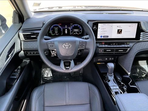 Used 2026 Toyota Camry XLE image 6