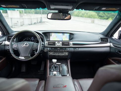 Used 2017 Lexus LS 460 RWD image 8