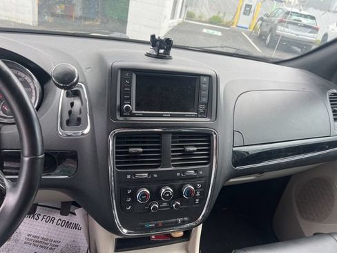 Used 2019 Dodge Grand Caravan SXT FWD image 11