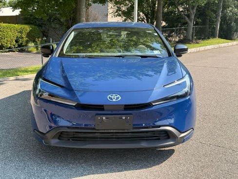 Used 2024 Toyota Prius LE AWD/4WD image 2
