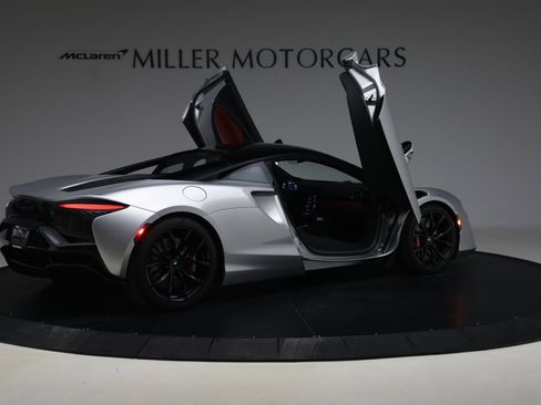 Used 2023 McLaren Artura image 18