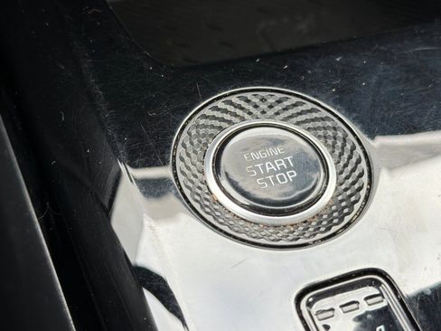 Used 2023 Kia Niro EX image 23