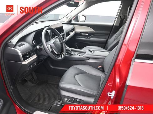 Used 2024 Toyota Grand Highlander Limited image 9