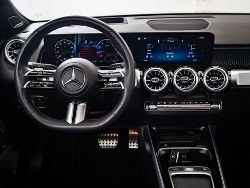 Used 2024 Mercedes-Benz GLB 250 4MATIC image 30