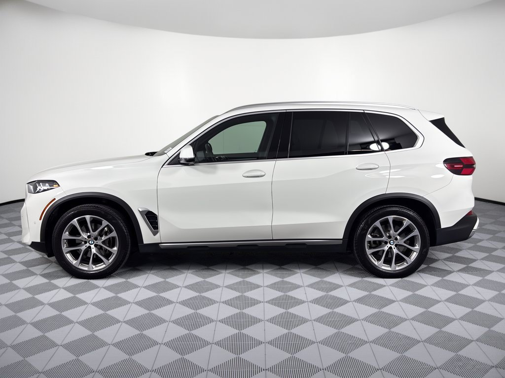 Certified 2024 BMW X5 xDrive40i w/ Parking Assistance Package AWD/4WD image 2