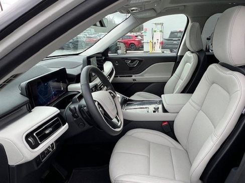 New 2026 Lincoln Aviator AWD image 19