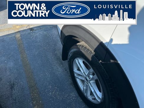 Used 2021 Ford Explorer XLT w/ Class III Trailer Tow Package AWD/4WD image 8