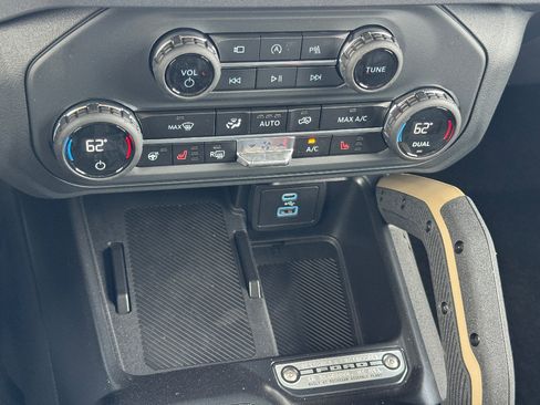 New 2025 Ford Bronco Badlands image 18