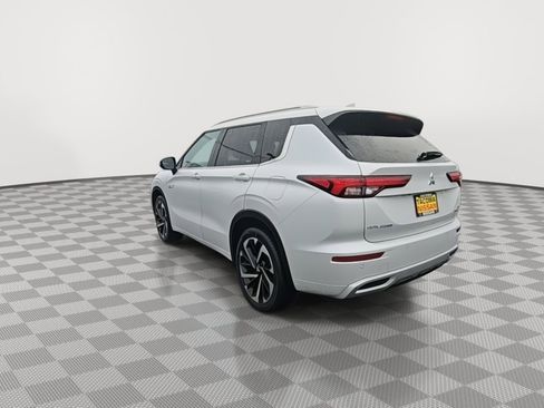 Used 2023 Mitsubishi Outlander SEL image 6