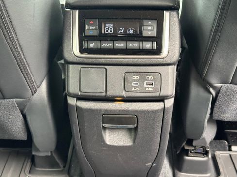 Used 2025 Subaru Ascent Limited AWD/4WD image 17