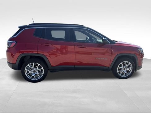 Used 2025 Jeep Compass Limited AWD/4WD image 5
