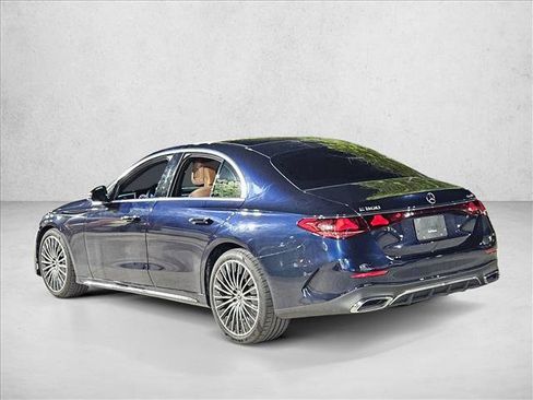 Used 2024 Mercedes-Benz E 350 4MATIC Sedan image 5