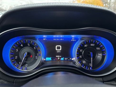 Used 2017 Chrysler 300 Limited image 23