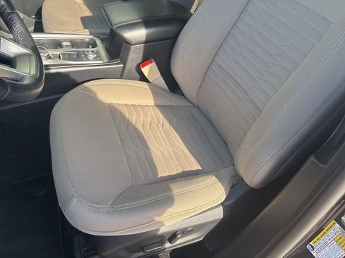 Used 2021 Ford Explorer XLT image 12