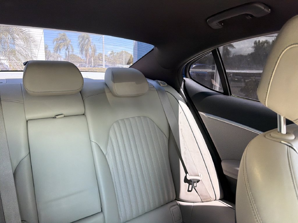 Used 2022 Genesis G70 3.3T RWD image 15