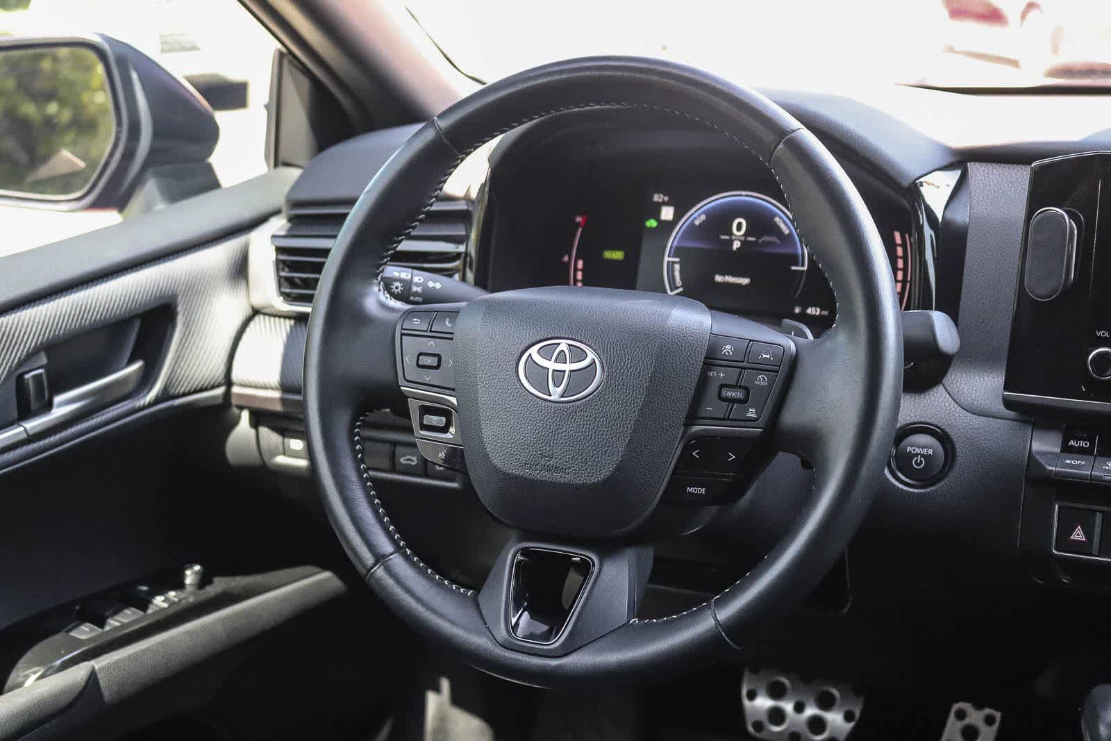 Used 2025 Toyota Camry SE FWD image 14