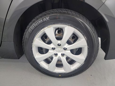 Used 2022 Toyota Corolla LE FWD image 11