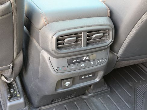 Used 2025 Honda Pilot TrailSport image 38