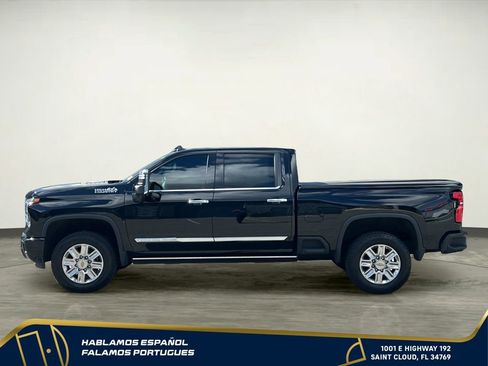 Certified 2024 Chevrolet Silverado 2500 High Country w/ High Country Premium Package AWD/4WD image 3
