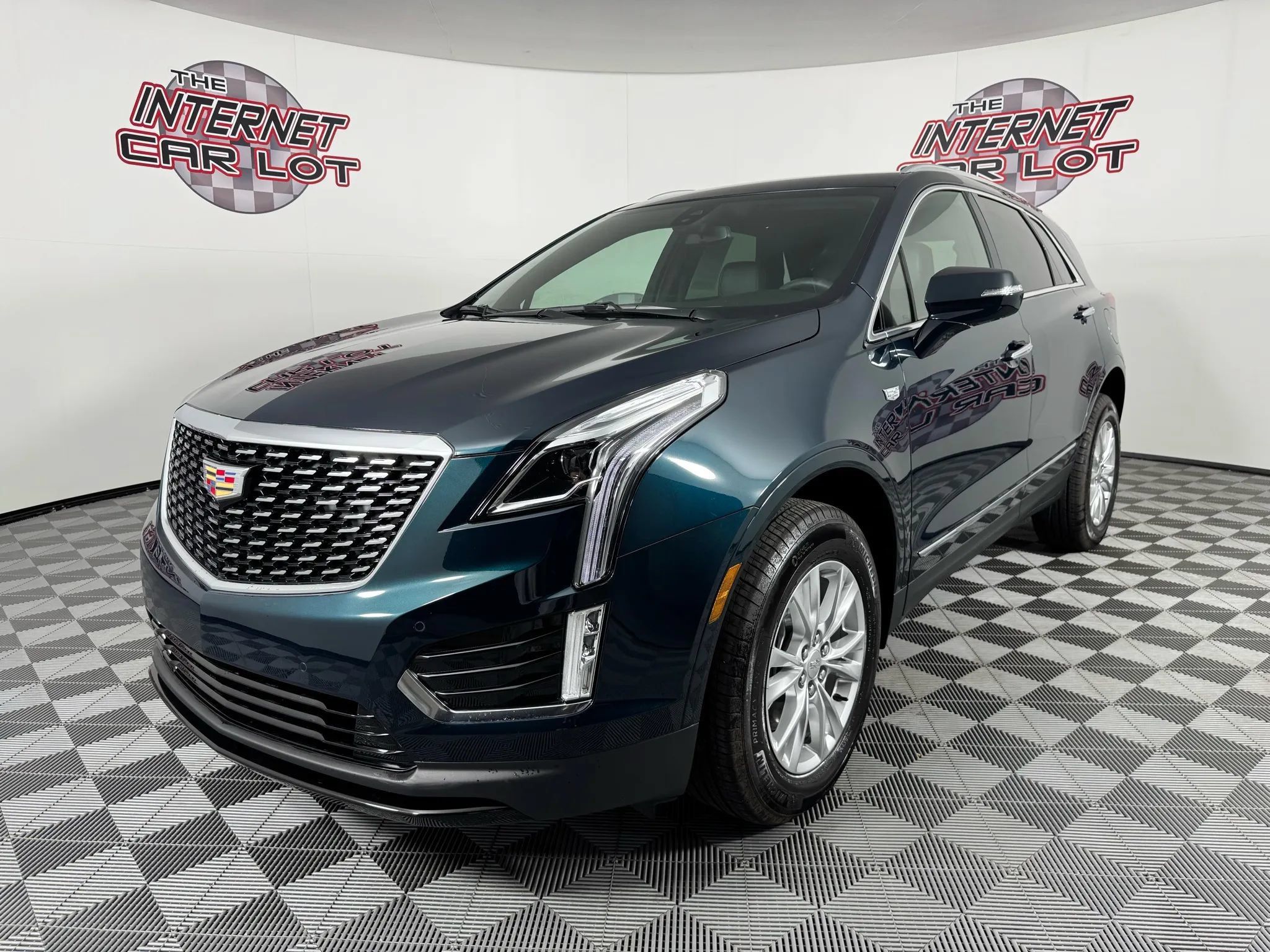 Used 2025 Cadillac XT5 Luxury w/ LPO, Floor Liner Package AWD/4WD image 3