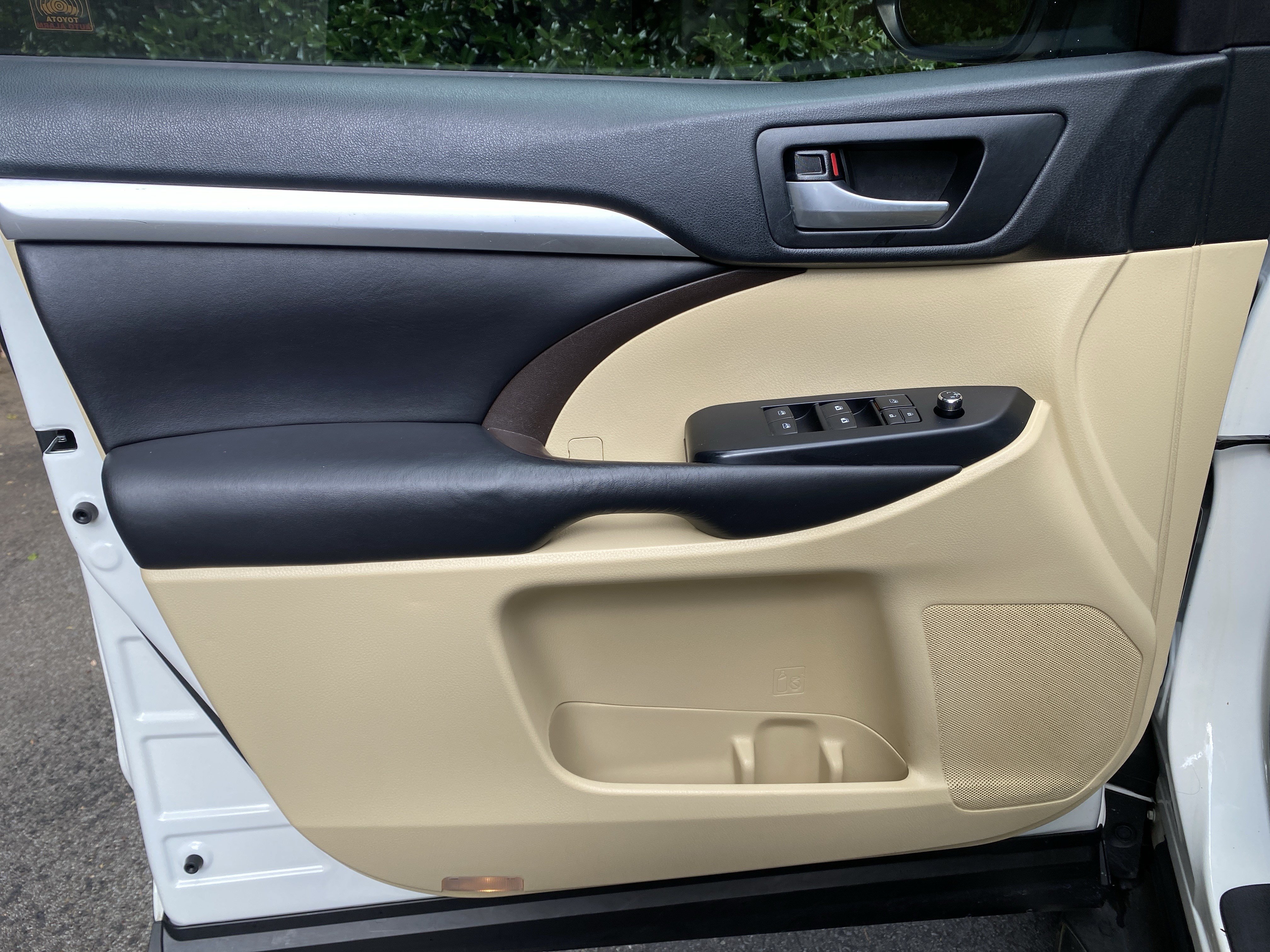 Used 2019 Toyota Highlander XLE FWD image 15