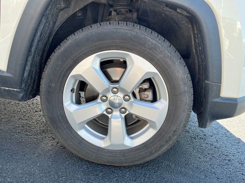 Used 2018 Jeep Compass Latitude w/ Cold Weather Group AWD/4WD image 12