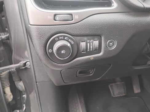 Used 2019 Jeep Cherokee Limited AWD/4WD image 15