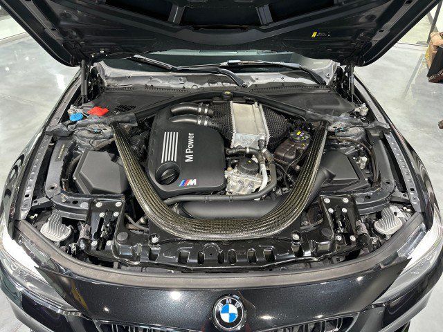 Used 2018 BMW M4 Coupe w/ Competition Package RWD image 26