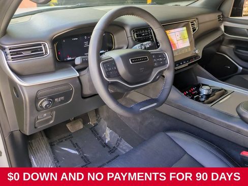 Used 2025 Jeep Wagoneer L Series II AWD/4WD image 15
