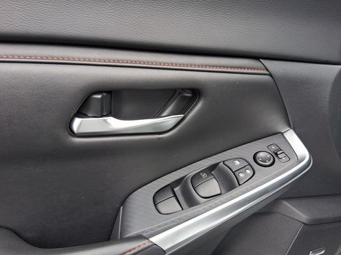 Used 2025 Nissan Sentra SR w/ SR Premium Package FWD image 14