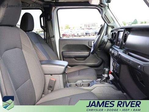 Used 2023 Jeep Wrangler Unlimited w/ Cold Weather Group AWD/4WD image 9